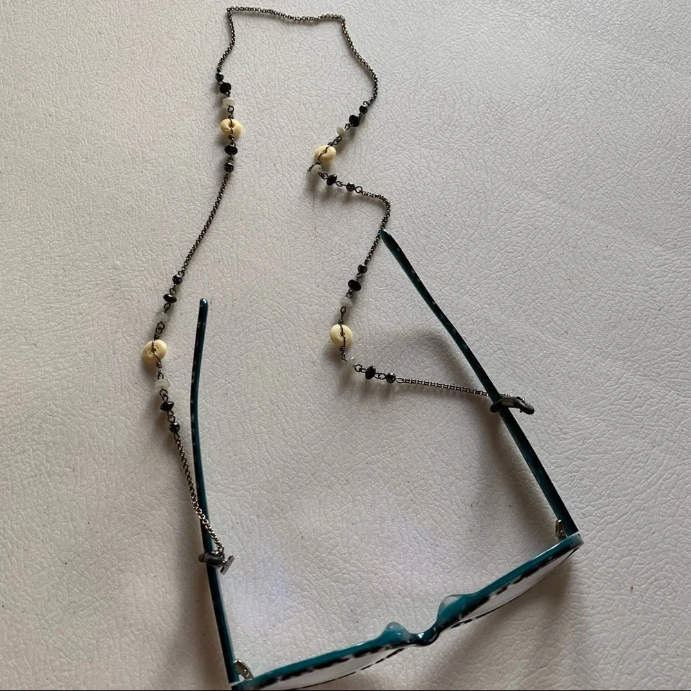 SALE🎁Eyeglass Leash - silver chain with cream & black beads